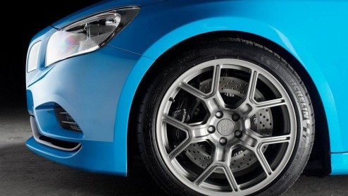 Volvo en Polestar krijgen de smaak te pakken. In navolging van de C30 Polestar is nu een S60 flink beetgepakt. Resultaat? 508 pk en een sportief jasje. Om bang van te worden! Blik op de Weg, lezen jul