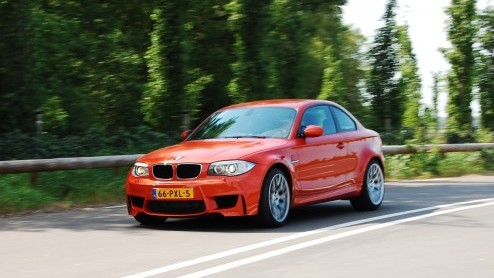 Men zegt wel eens; geen afscheid zonder vuurwerk. En dus komt BMW in de nadagen van de huidige 1 Serie met een spetterend topmodel, de 1 Serie M Coup. Voor 80 mille rijd je knallend de showroom uit m