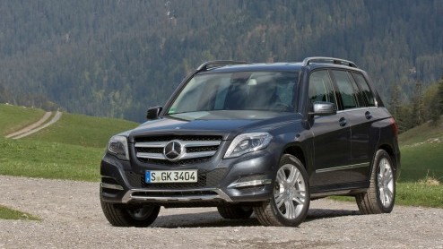 Wat is dat toch met de Mercedes-Benz GLK? Bouw je een stoere, compacte Gelnde in de geest van de legendarische G-Klasse, wil bijna niemand 'm (in Nederland) hebben! Onlangs is de compacte SUV verni