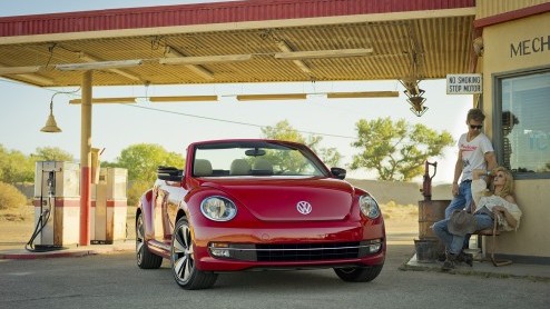 Nu de zomer op zijn einde loopt kijkt Volkswagen uit naar de nieuwe Beetle Cabriolet. De luchtige versie wordt eind november onthuld in Los Angeles en komt in maart volgend jaar bij ons op de markt. D