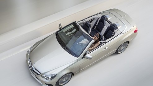Het was te verwachten natuurlijk. Na de opfrisbeurt van de E-klasse Limousine en Estate volgen nu ook de vernieuwde E-klasse Coup en Cabriolet. De sportievelingen profiteren uiteraard ook van de opti