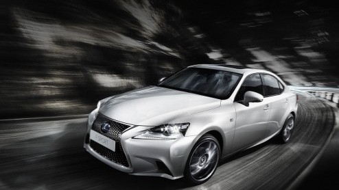 Lexus gaat de nieuwe IS-serie in ons land in eerste instantie als IS 300h aanbieden. De auto is zojuist in Detroit onthuld. Beelden van de F Sport Line waren al bekend, het silhouet van de gewone IS