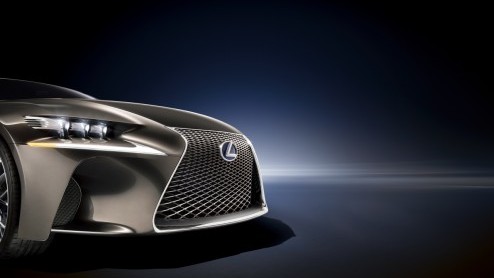 Lexus presenteert een hybride aandrijflijn met 2.5 liter benzinemotor in Parijs. Het nieuwe staaltje zuinigheid met een CO2-uitstoot onder de 100 gram is verpakt in een middenklasse coup die luistert