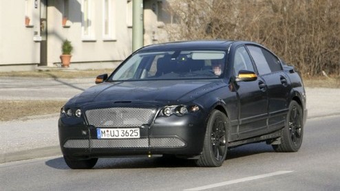 Hoewel we begin deze maand al de nieuwe BMW 5-serie hadden belicht, besteden we vandaag opnieuw aandacht aan deze populaire Duitser. Nu hebben we namelijk ook de Touring in beeld, gespot naast de huid