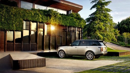Hij hing al even in de lucht maar is nu alvast officieel aangekondigd: de nieuwe Range Rover. Volgens Land Rover is het vlaggenschip de meest verfijnde en luxueuze SUV ter wereld geworden; lichter, kr