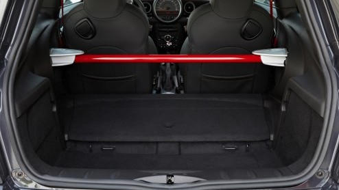 Mini neemt voor de introductie van de extra pittige MINI John Cooper Works GP ruim de tijd. Voorafgaand aan zijn officile debuut in Parijs mogen we alvast meer foto's bekijken en de specificaties lez