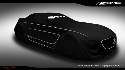 Met deze op Facebook geplaatste foto kondigt AMG een nieuw model aan. Je geduld wordt niet lang op de proef gesteld want vandaag zal het doek er af gaan. Over welke auto we het hebben? De SLS AMG Blac