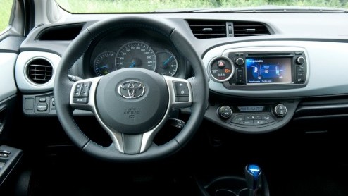 Toyota heeft het alternatief voor de compacte spaardiesel in aantocht. Is het er een op LPG of aardgas? Nee, de Japanners wedden - bijna traditiegetrouw - op een hybride met benzinemotor. De Yaris hyb