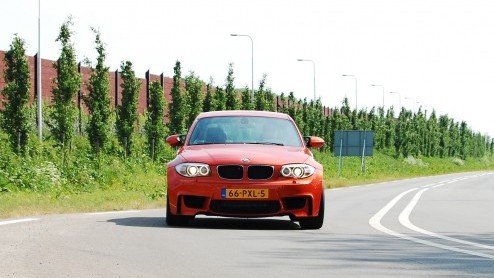 Men zegt wel eens; geen afscheid zonder vuurwerk. En dus komt BMW in de nadagen van de huidige 1 Serie met een spetterend topmodel, de 1 Serie M Coup. Voor 80 mille rijd je knallend de showroom uit m