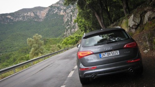 Hybridetechniek. Audi is er al even druk mee maar voegt nu echt het woord bij de daad met de introductie van de Q5 Hybrid quattro. De Duitsers benutten de techniek voor zowel winst in prestaties als v