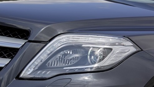 Wat is dat toch met de Mercedes-Benz GLK? Bouw je een stoere, compacte Gelnde in de geest van de legendarische G-Klasse, wil bijna niemand 'm (in Nederland) hebben! Onlangs is de compacte SUV verni