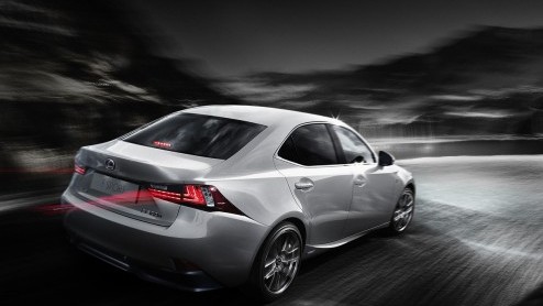 Lexus gaat de nieuwe IS-serie in ons land in eerste instantie als IS 300h aanbieden. De auto is zojuist in Detroit onthuld. Beelden van de F Sport Line waren al bekend, het silhouet van de gewone IS