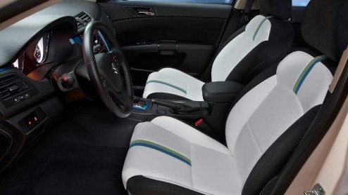 Suzuki heeft zich uitgeleefd op de Kizashi en is tot een bijzondere versie gekomen; de EcoCharge Concept met hybridetechniek. Deze efficinte versie is voorgesteld op de New York Auto Show.