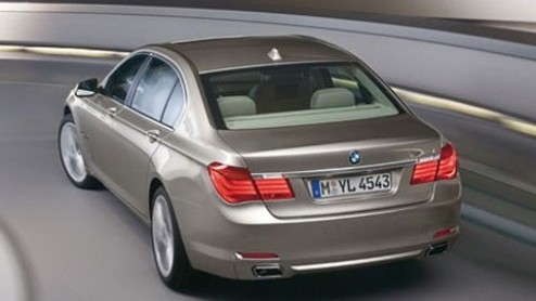 Met nog enkele dagen voor de introductie te gaan, kunnen we nu al een definitieve blik werpen op de nieuwe BMW 7-serie. Het nieuwe vlaggenschip straalt zijn taak met sportiviteit en elegantie uit.