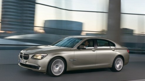 BMW laat vandaag meer informatie los omtrent hun te introduceren aanwinst, de 7-serie. De executive zakensedan belooft nog dynamischer te zijn, en zal tegelijkertijd meer comfort en luxe te bieden heb