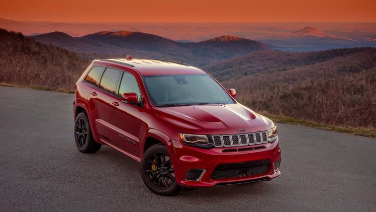 Waren de bestaande sportversies nog niet genoeg? Dan biedt Jeep de Grand Cherokee nu ook als Trackhawk. V8, 707 pk en 0-100 in 3,5 seconden. De auto komt ook naar Nederland