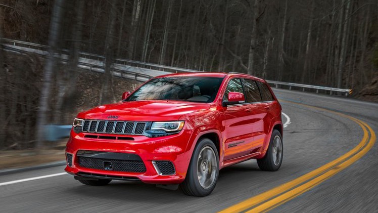 Waren de bestaande sportversies nog niet genoeg? Dan biedt Jeep de Grand Cherokee nu ook als Trackhawk. V8, 707 pk en 0-100 in 3,5 seconden. De auto komt ook naar Nederland