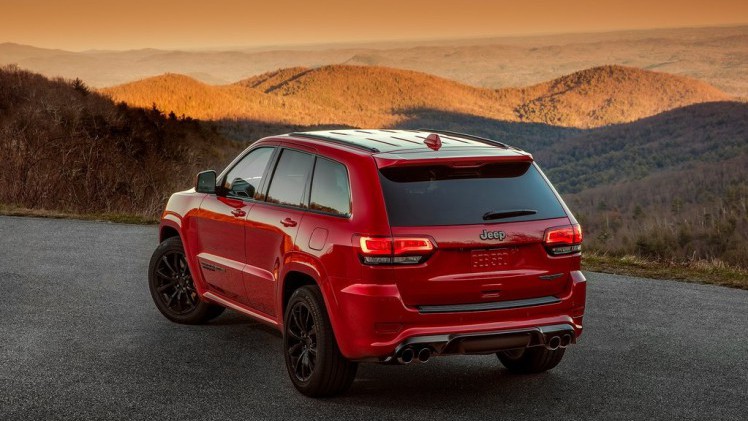 Waren de bestaande sportversies nog niet genoeg? Dan biedt Jeep de Grand Cherokee nu ook als Trackhawk. V8, 707 pk en 0-100 in 3,5 seconden. De auto komt ook naar Nederland