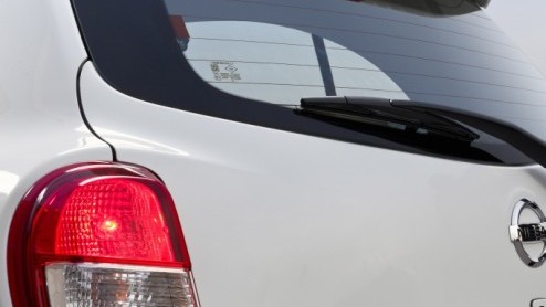Krap een half jaar nadat de nieuwe Nissan Micra in de showroom is gezet staan de schijnwerpers weer op 'm gericht. Nissan voegt een tweede motorisering aan het gamma die niet alleen bijzonder maar ook