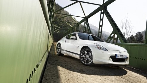 Het 40 jarige Europese jubileum van Nissans Z-modellen wordt gevierd met de 370Z GT Edition. De speciale serie wordt in een beperkte oplage gebouwd, verkrijgbaar in drie bijzondere kleuren. Met stripi