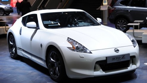 Het 40 jarige Europese jubileum van Nissans Z-modellen wordt gevierd met de 370Z GT Edition. De speciale serie wordt in een beperkte oplage gebouwd, verkrijgbaar in drie bijzondere kleuren. Met stripi