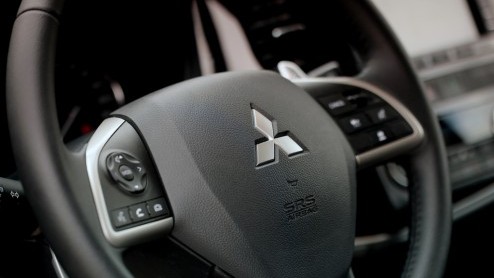 Het tij is gekeerd bij Mitsubishi. Het merk moet vooruit en heeft daarom een drietrapsraket gelanceerd. Wat zit daar in? Een vernieuwde ASX, een kleine hatchback op basis van de in Japan gentroduceer