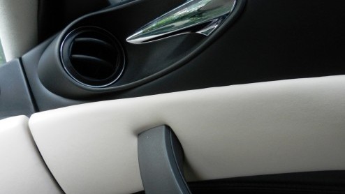 Wie in de markt is voor een lekkere sportauto denkt meestal niet aan Lotus. En dat is onterecht, want de Engelsen kunnen als geen ander lichtgewicht sporters bouwen. De Evora S koppelt - meer dan elke