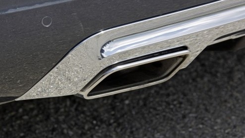 Wat is dat toch met de Mercedes-Benz GLK? Bouw je een stoere, compacte Gelnde in de geest van de legendarische G-Klasse, wil bijna niemand 'm (in Nederland) hebben! Onlangs is de compacte SUV verni