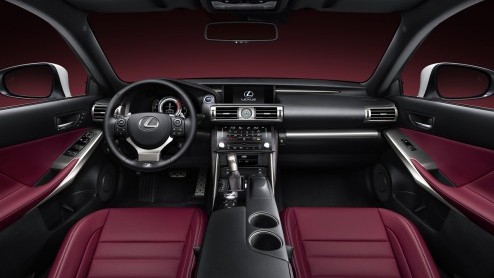 Lexus gaat de nieuwe IS-serie in ons land in eerste instantie als IS 300h aanbieden. De auto is zojuist in Detroit onthuld. Beelden van de F Sport Line waren al bekend, het silhouet van de gewone IS