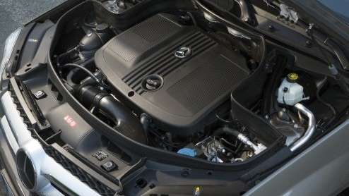 Wat is dat toch met de Mercedes-Benz GLK? Bouw je een stoere, compacte Gelnde in de geest van de legendarische G-Klasse, wil bijna niemand 'm (in Nederland) hebben! Onlangs is de compacte SUV verni