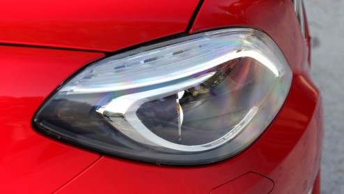 Kennen we 'm nog, de Mercedes-Benz B-Klasse? De functioneel vormgegeven MPV heeft een compleet nieuwe opvolger die gezien mag worden, ook nog eens lekker rijdt n vol zit met handige en veilige innova
