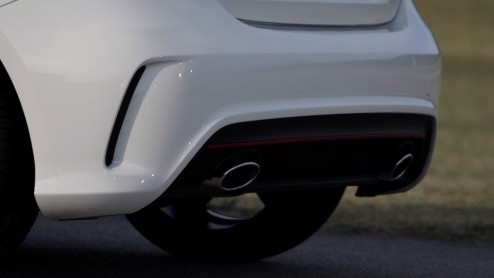 Mercedes-Benz zet in op groei. De nieuwe vijfdeurs A-Klasse geeft de aftrap om in het compacte segment nieuwe rijders aan te spreken en gooit het daarom over een hele andere boeg dan zijn voorganger.