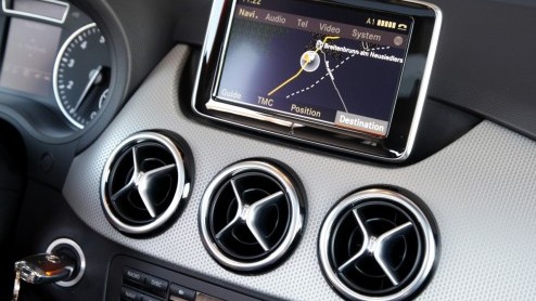 Kennen we 'm nog, de Mercedes-Benz B-Klasse? De functioneel vormgegeven MPV heeft een compleet nieuwe opvolger die gezien mag worden, ook nog eens lekker rijdt n vol zit met handige en veilige innova