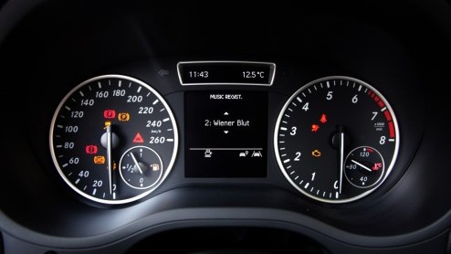 Kennen we 'm nog, de Mercedes-Benz B-Klasse? De functioneel vormgegeven MPV heeft een compleet nieuwe opvolger die gezien mag worden, ook nog eens lekker rijdt n vol zit met handige en veilige innova