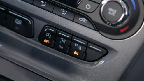 Fords nieuwe Focus is een feit. Strategie? En auto voor de hele wereldmarkt, veel slimme en veilige features, zuinige Ecoboost motoren en niet te missen Kinetic looks. Is de nieuwe Focus nog wel zoa