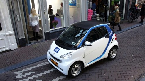 Het autodeelprogramma van Daimler - car2go  bestaat nu een jaar in ons land en niet zonder succes. Afgelopen weekend werd de 10.000e klant verwelkomd en inmiddels worden de 300 elektrische smarts mee