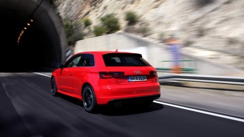 De nieuwe Audi A3 is voor 99% helemaal nieuw. Kun je dat op het eerste gezicht zien? Nee, maar zodra je instapt n er mee gaat rijden, valt dat niet te missen. Zelfs de 1.4 TFSI en 1.6 TDI bezorgen ee