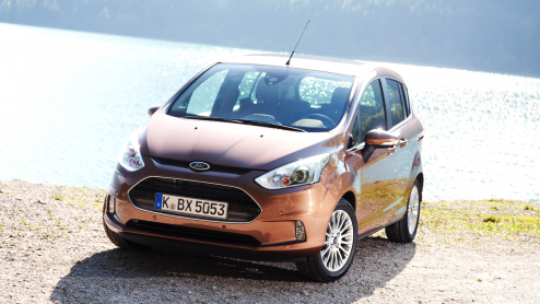 Ford weet wel hoe ze lekker rijdende en ruime MPVs moeten maken. Na de Galaxy, S-MAX en C-MAX is het nu tijd om er een kleintje bij te roepen, de B-MAX. Met onder andere een zuinige driecilinder Ec