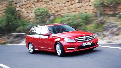 Geloof het of niet, maar de Mercedes-Benz C-Klasse is op meer dan 2000 punten vernieuwd. Na nog geen vier jaar geeft Das Haus hun zakelijke middenklasser een opfrisser die vooral de kwaliteitsbeleving