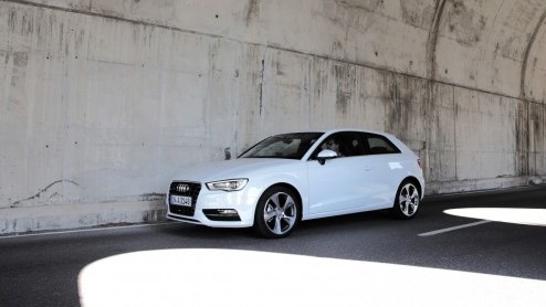 De nieuwe Audi A3 is voor 99% helemaal nieuw. Kun je dat op het eerste gezicht zien? Nee, maar zodra je instapt n er mee gaat rijden, valt dat niet te missen. Zelfs de 1.4 TFSI en 1.6 TDI bezorgen ee