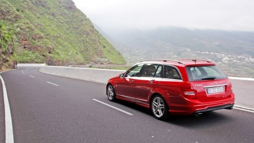 Geloof het of niet, maar de Mercedes-Benz C-Klasse is op meer dan 2000 punten vernieuwd. Na nog geen vier jaar geeft Das Haus hun zakelijke middenklasser een opfrisser die vooral de kwaliteitsbeleving