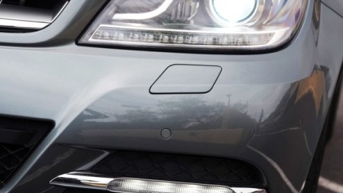 Geloof het of niet, maar de Mercedes-Benz C-Klasse is op meer dan 2000 punten vernieuwd. Na nog geen vier jaar geeft Das Haus hun zakelijke middenklasser een opfrisser die vooral de kwaliteitsbeleving