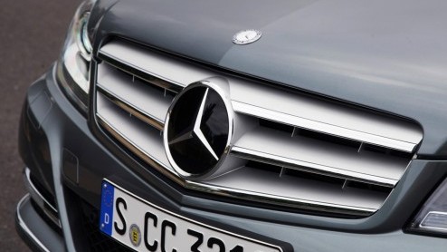 Geloof het of niet, maar de Mercedes-Benz C-Klasse is op meer dan 2000 punten vernieuwd. Na nog geen vier jaar geeft Das Haus hun zakelijke middenklasser een opfrisser die vooral de kwaliteitsbeleving