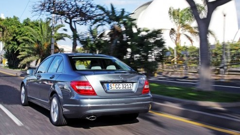Geloof het of niet, maar de Mercedes-Benz C-Klasse is op meer dan 2000 punten vernieuwd. Na nog geen vier jaar geeft Das Haus hun zakelijke middenklasser een opfrisser die vooral de kwaliteitsbeleving