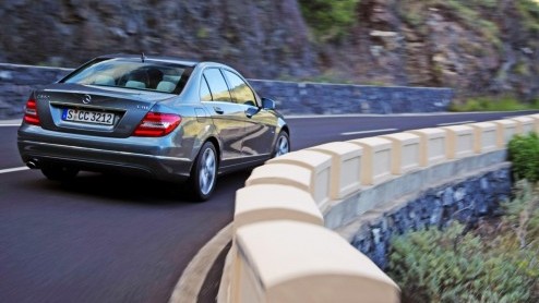 Geloof het of niet, maar de Mercedes-Benz C-Klasse is op meer dan 2000 punten vernieuwd. Na nog geen vier jaar geeft Das Haus hun zakelijke middenklasser een opfrisser die vooral de kwaliteitsbeleving