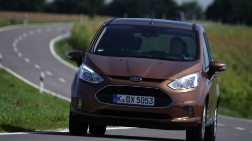 Ford weet wel hoe ze lekker rijdende en ruime MPVs moeten maken. Na de Galaxy, S-MAX en C-MAX is het nu tijd om er een kleintje bij te roepen, de B-MAX. Met onder andere een zuinige driecilinder Ec