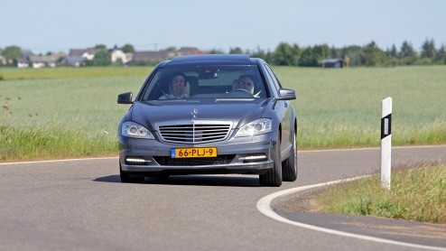 Op het oog is de Mercedes S 250 CDI nog steeds het toonbeeld van luxe en comfort. Het Duitse vlaggenschip heeft echter een ongewoon bescheiden hart; de 2.1 liter dieselmotor met vier cilinders. De S 2