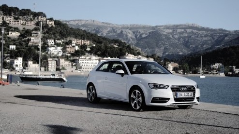 De nieuwe Audi A3 is voor 99% helemaal nieuw. Kun je dat op het eerste gezicht zien? Nee, maar zodra je instapt n er mee gaat rijden, valt dat niet te missen. Zelfs de 1.4 TFSI en 1.6 TDI bezorgen ee