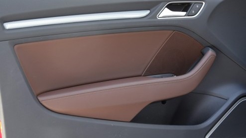De nieuwe Audi A3 is voor 99% helemaal nieuw. Kun je dat op het eerste gezicht zien? Nee, maar zodra je instapt n er mee gaat rijden, valt dat niet te missen. Zelfs de 1.4 TFSI en 1.6 TDI bezorgen ee