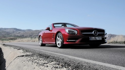 Precies in het jaar dat het 60 jarige bestaan van de Mercedes SL wordt gevierd, verschijnt een splinternieuwe generatie ten tonele. De nieuwe SL is lichter, zuiniger, schoner en veiliger dan zijn voor